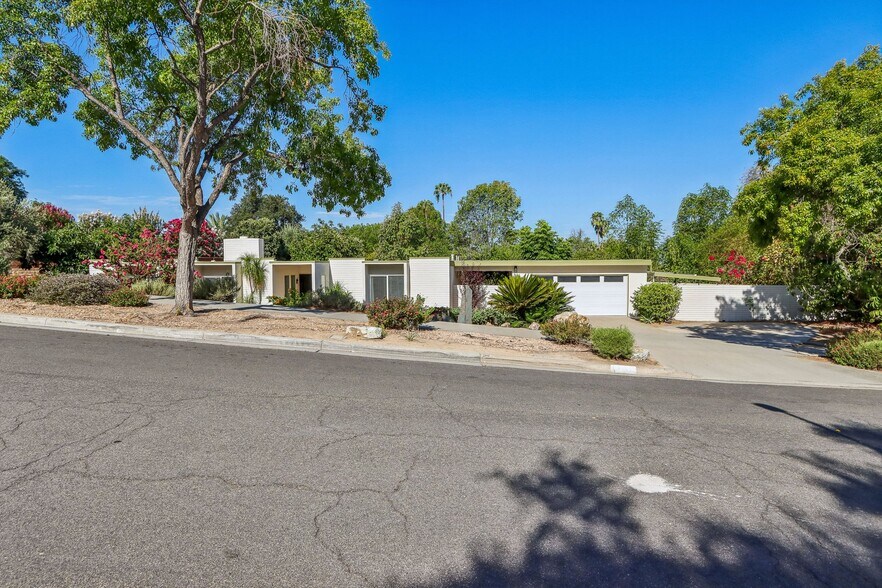 Building Photo - 1184 Lyndhurst Dr