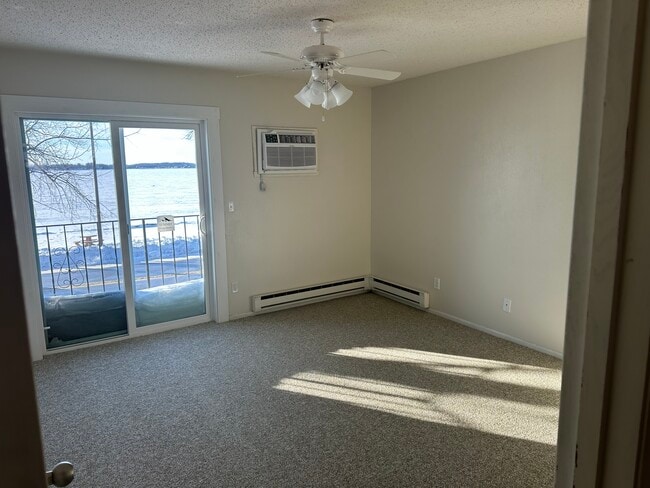 Building Photo - 308 W Lake Dr