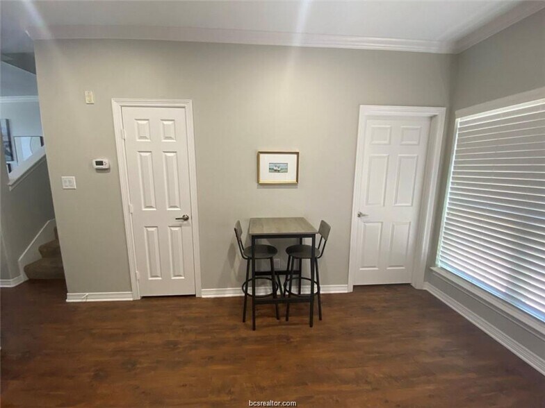 Building Photo - 4 Bedroom Lakeridge - Available NOW!