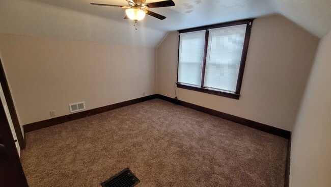 Building Photo - 812 Logan St