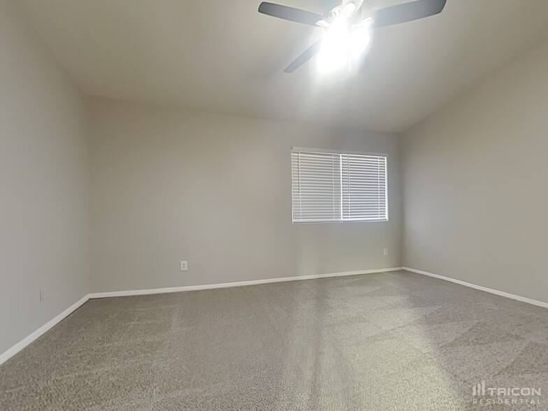 Building Photo - 4432 N 86th Dr
