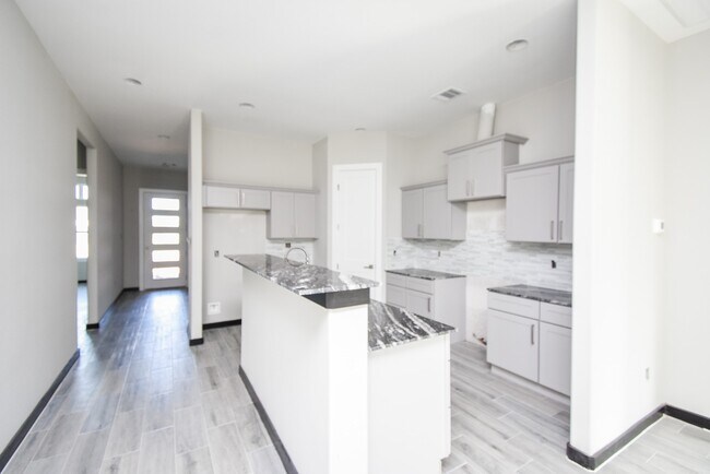 Building Photo - 209 Silverleaf Rd