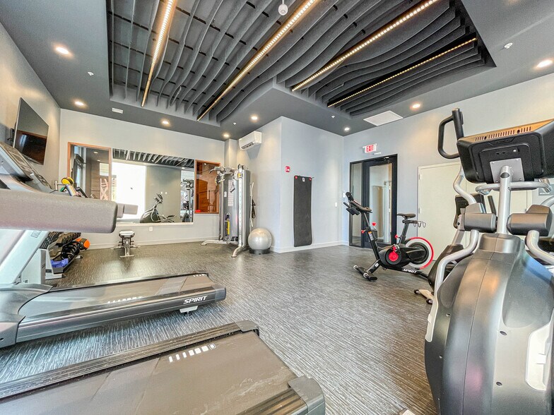 Building Photo - 5 India St