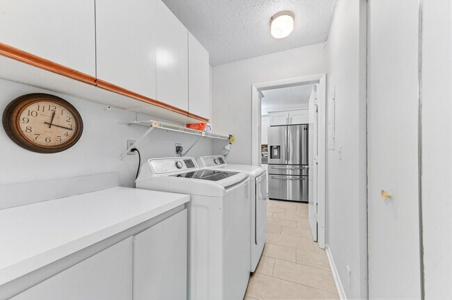 Building Photo - 6768 10th Ave N