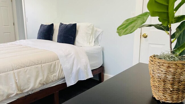 Building Photo - 25 Andem St