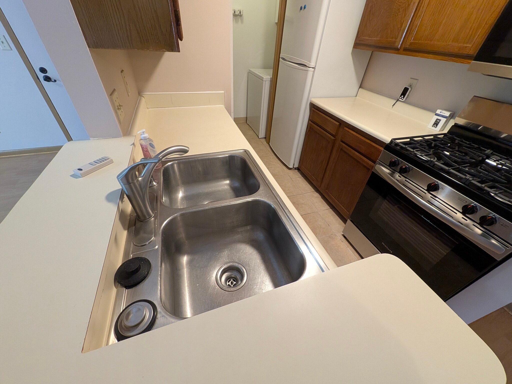 Building Photo - 2163 Hedgerow Rd