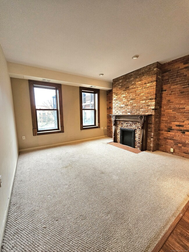 Building Photo - 1 Linden Pl