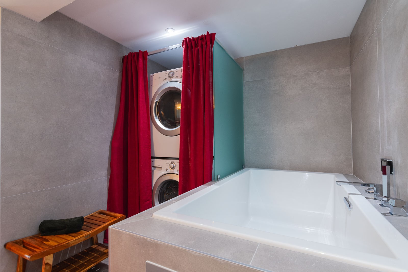 Master Bathroom - 900 Bay Dr