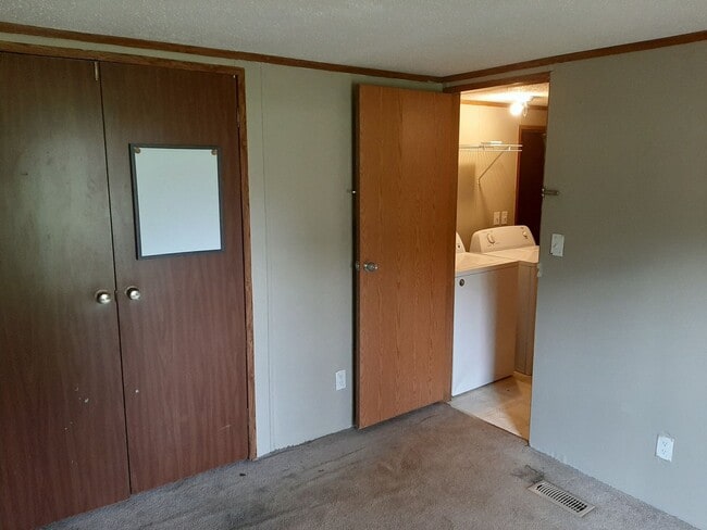 Building Photo - 229 Melody Ln