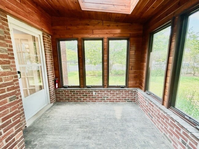 Building Photo - 4523 Gladwyne Dr