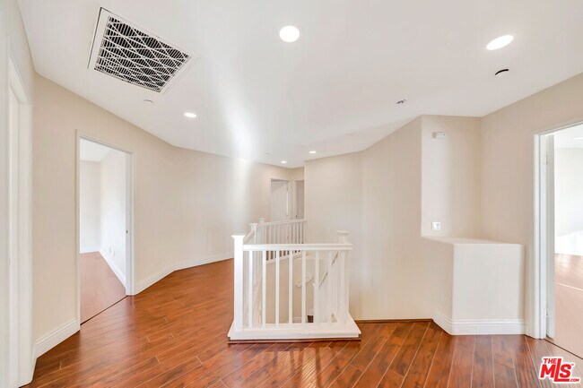 Building Photo - 12440 La Cresta Way