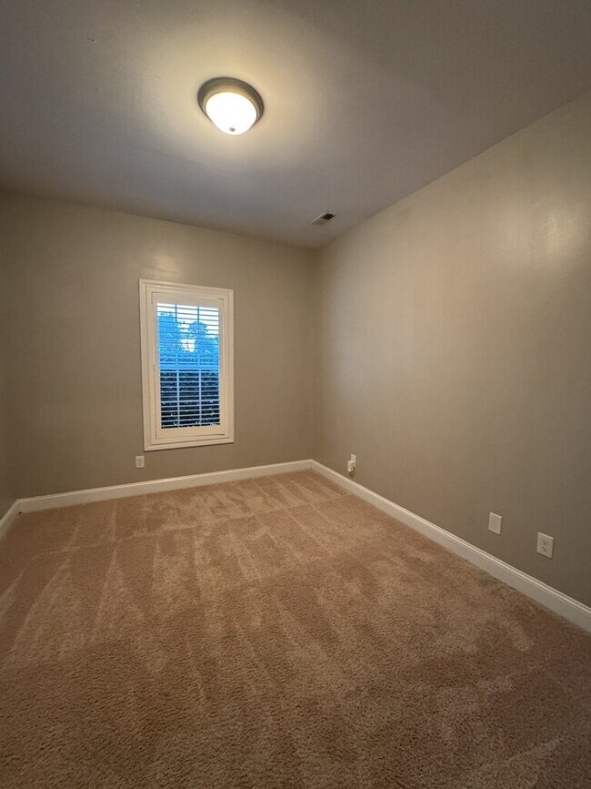 Building Photo - 106 Moonstone Ct