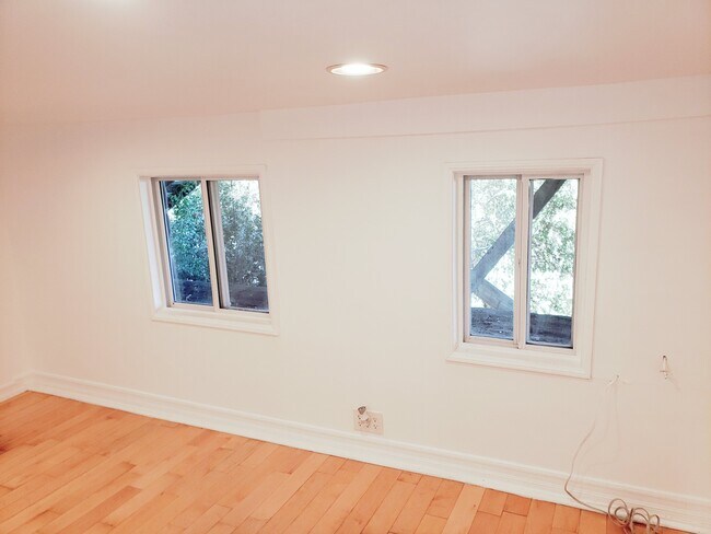 Bedroom - 960 N Tigertail Rd