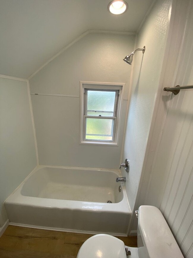 Building Photo - Cozy Renovated 2-Bedroom Home in Emmaus – ...