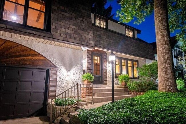 Building Photo - 824 N 66th St