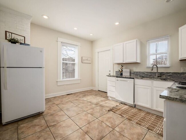 Building Photo - 561 Kimball Pl