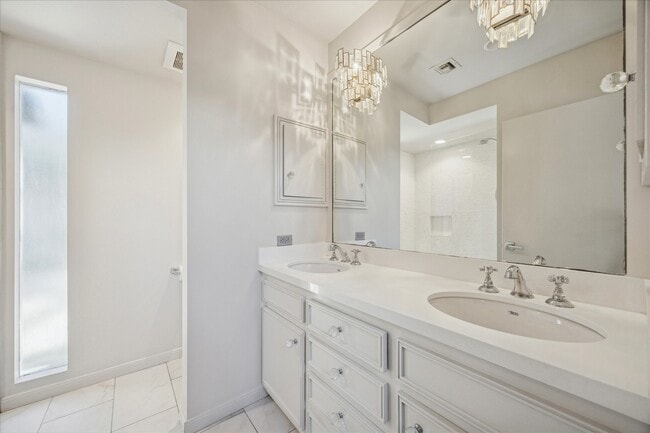 Building Photo - 547 3 Corners Dr