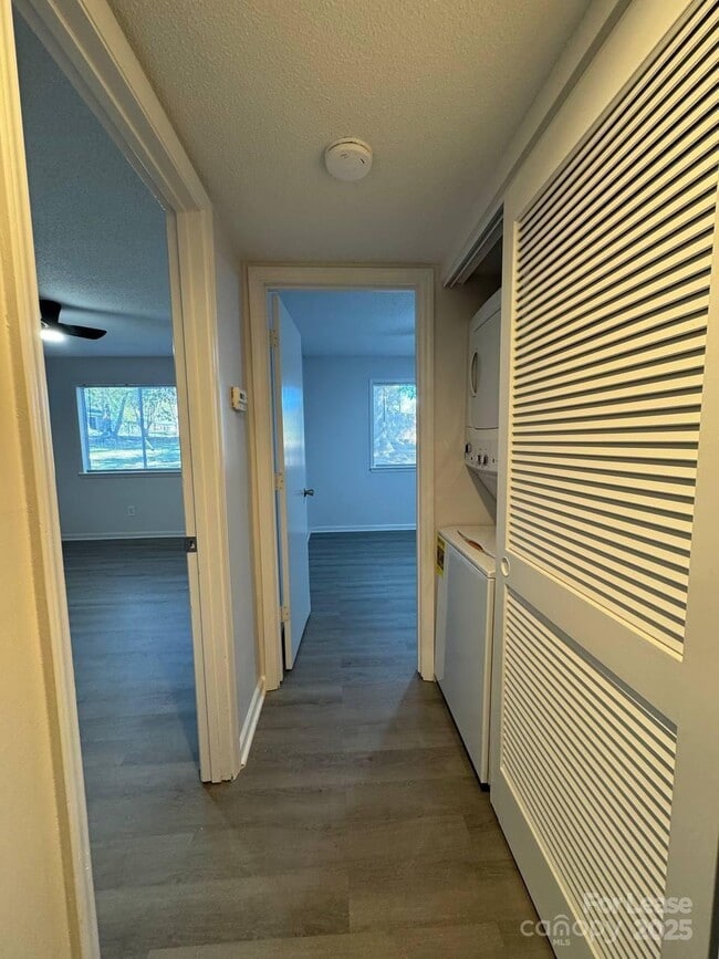 Building Photo - 1466 Riverwood Ct