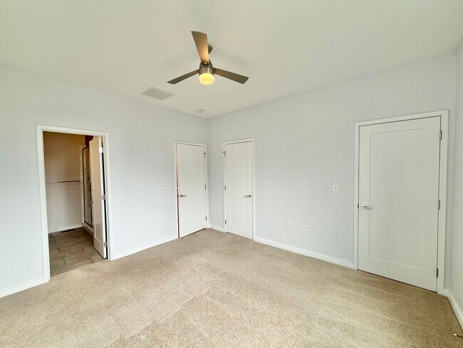 Building Photo - Premier 2BD, 2.5BA Downtown Raleigh Townho...