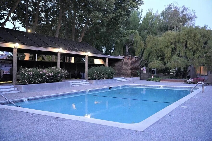 Community Pool - 905 W Middlefield Rd