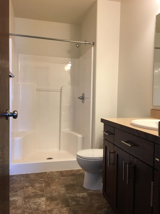 Building Photo - 3 Bed 3 Bath Twin Home