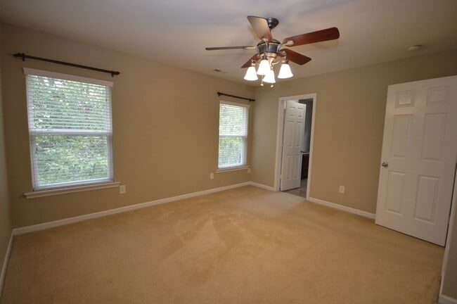 Building Photo - 224 Palmdale Ct