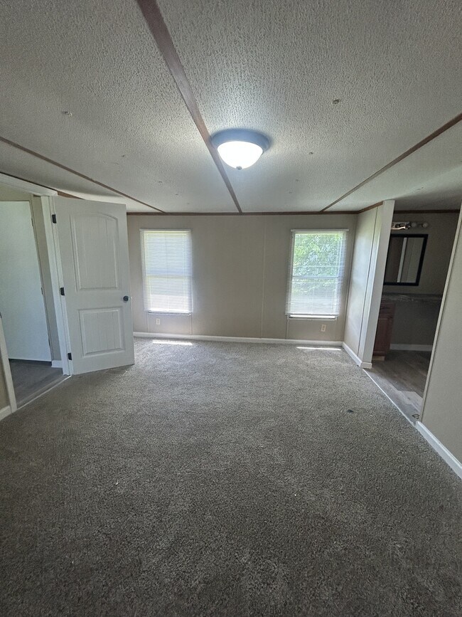 Building Photo - 302 Wilson Dr