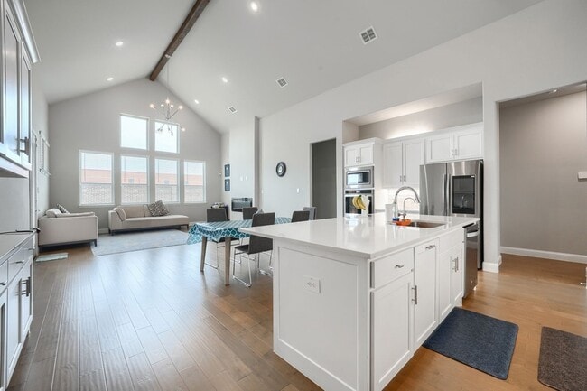 Building Photo - 929 Newcastle Dr