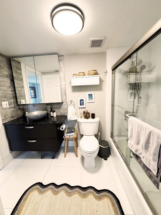 Building Photo - 3000 Coral Wy