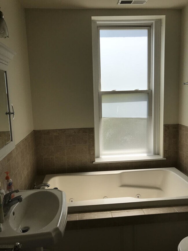 Building Photo - GROV2116