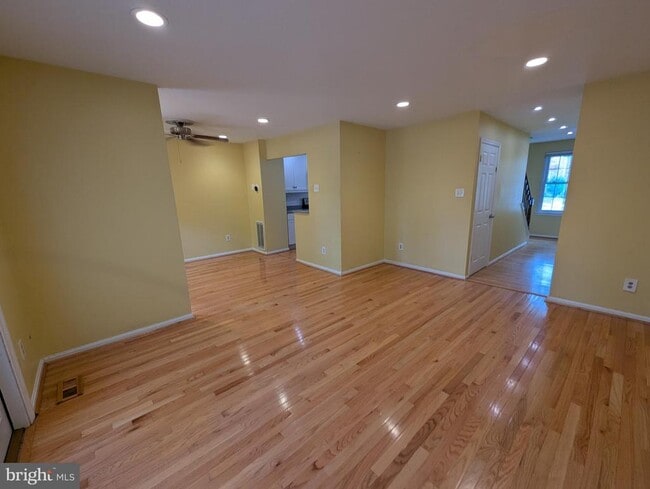 Building Photo - 8358 Stationhouse Ct