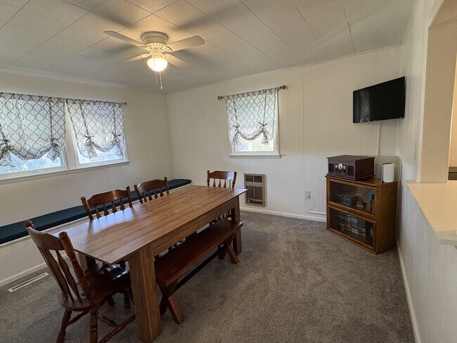 Building Photo - 22 Savannah St