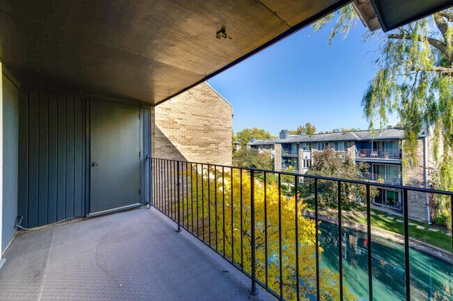 Building Photo - 2025 Ammer Ridge Ct