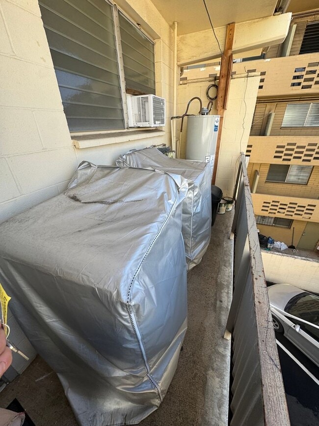 Building Photo - 2 Bed 1 Bath with 1 reserved parking in Moiliili