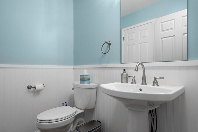 Building Photo - Tranquil Waters - Furnished Monthly Rental