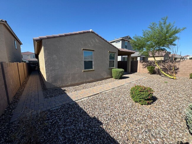 Building Photo - 4 Bedroom - 2 Bath - 1760 Sq. Ft - Beautiful New Built Home - Glendale