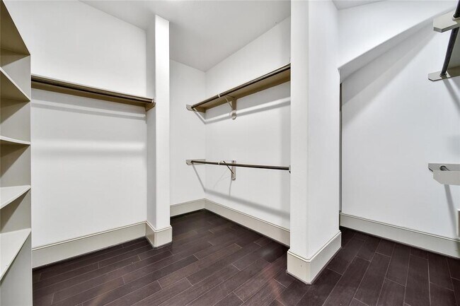 Building Photo - 6707 Birchwood Bend Ct