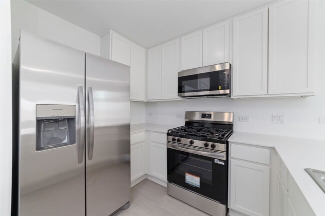 Building Photo - 3064 Huntersville Dr