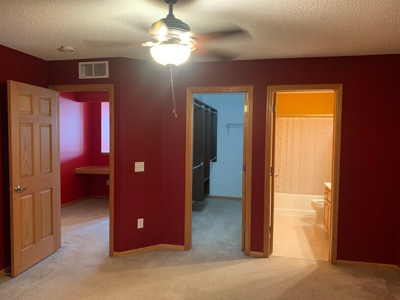 Building Photo - 3125 Legacy Ln