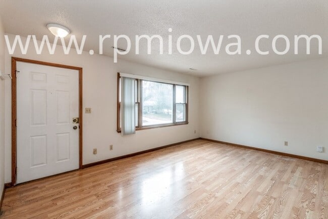 Building Photo - 209 Todd Cir