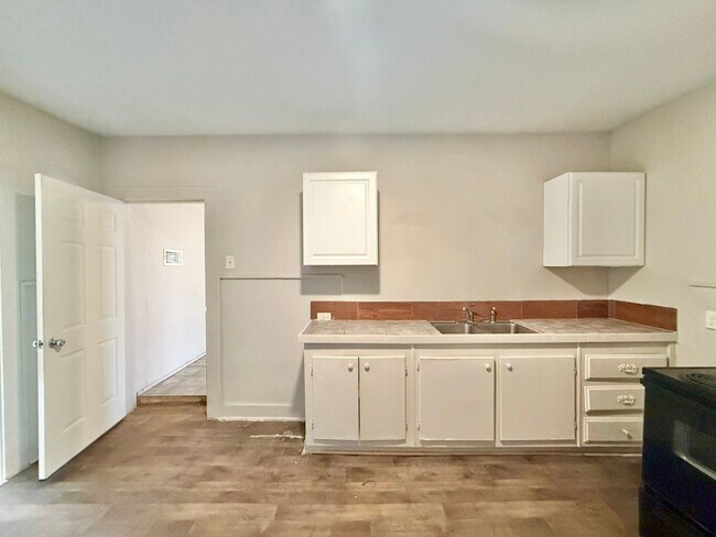 Building Photo - Bow St Tripex