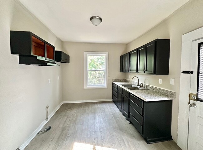 Building Photo - 719 Washington Ave SW