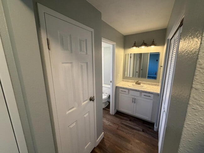 Building Photo - 65 E 600 S