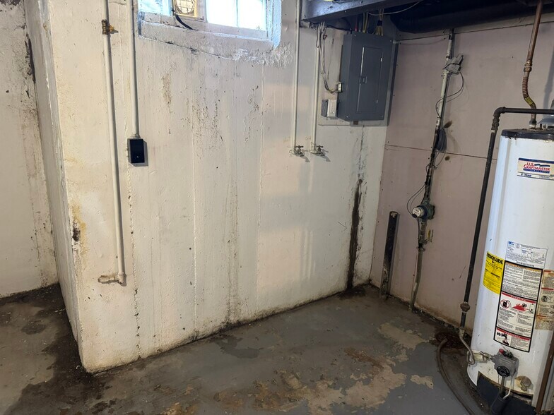 Building Photo - 18 Parkview Dr