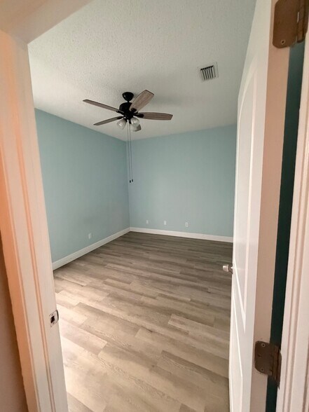 Building Photo - 704 Grand Canyon Dr