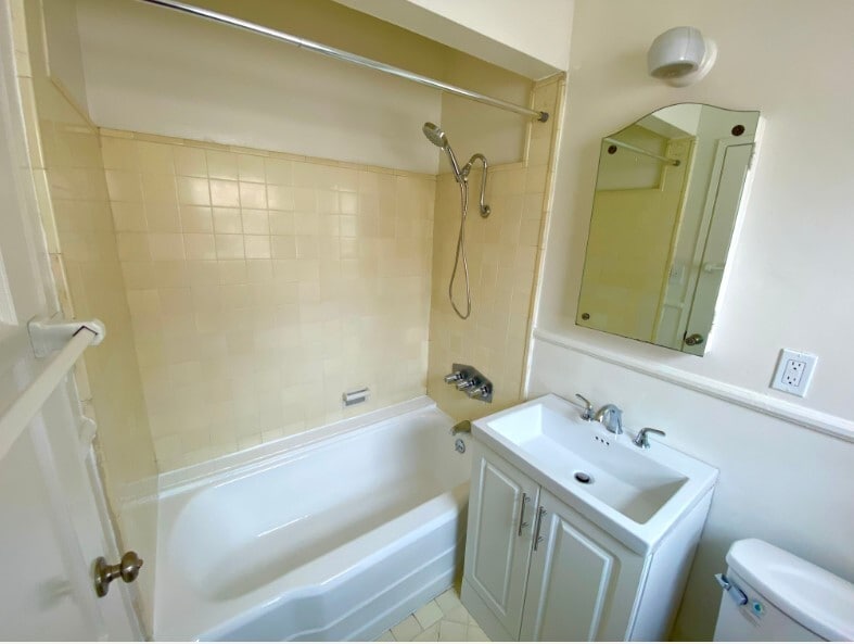 Building Photo - 11641 Magnolia Blvd