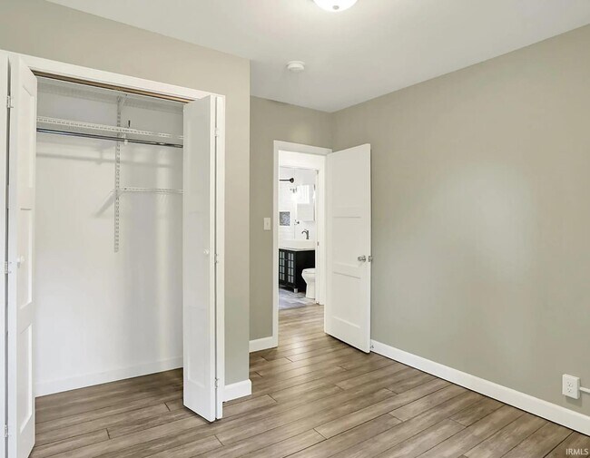 Building Photo - 1604 E University St