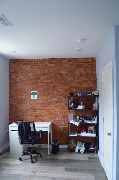 Building Photo - 28 N Preston St