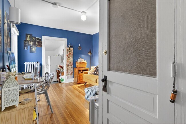 Building Photo - 607 N Cayuga St