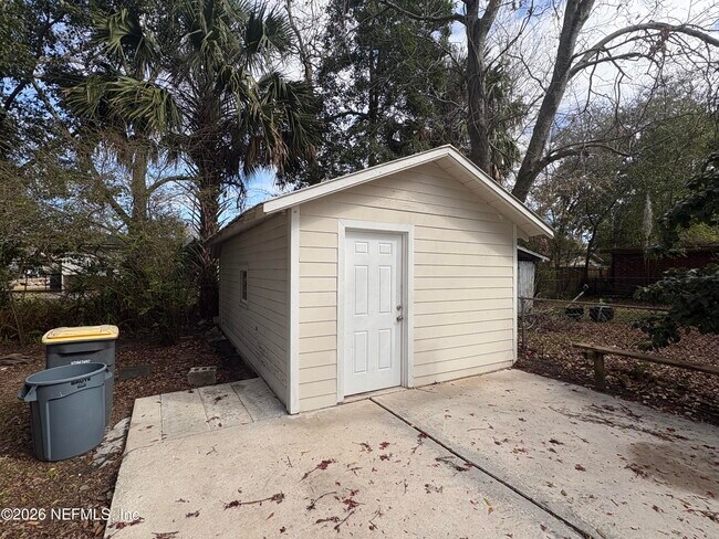 Building Photo - 859 St Clair St